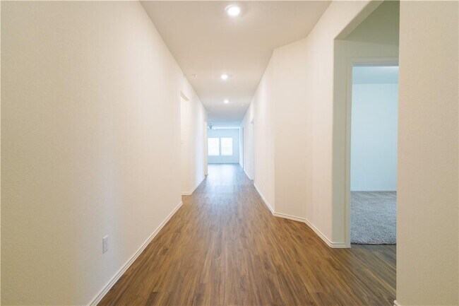 Foto del edificio - 933 Wildrye Ct