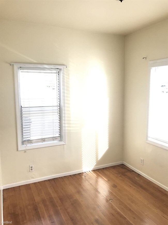 Building Photo - 2 br, 1 bath Duplex - 2932 Madison Ave