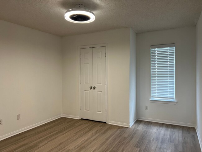 Building Photo - Duplex