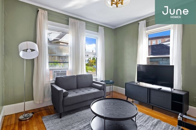 Building Photo - Queen room in 6-bed/2.0-bath Home