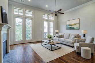 Building Photo - 10912 Wrenwood Park
