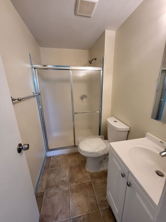 Foto del edificio - RARE 3-Bed Townhome in Fox Ridge Manor!