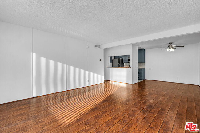 Building Photo - 5460 White Oak Ave