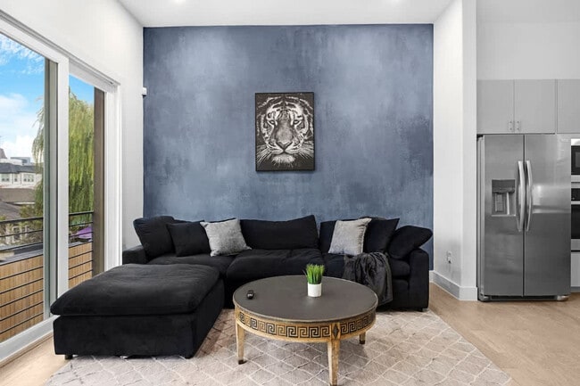 Building Photo - 2105 McGowen St