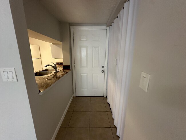 Foto del edificio - 3417 Winkler Ave