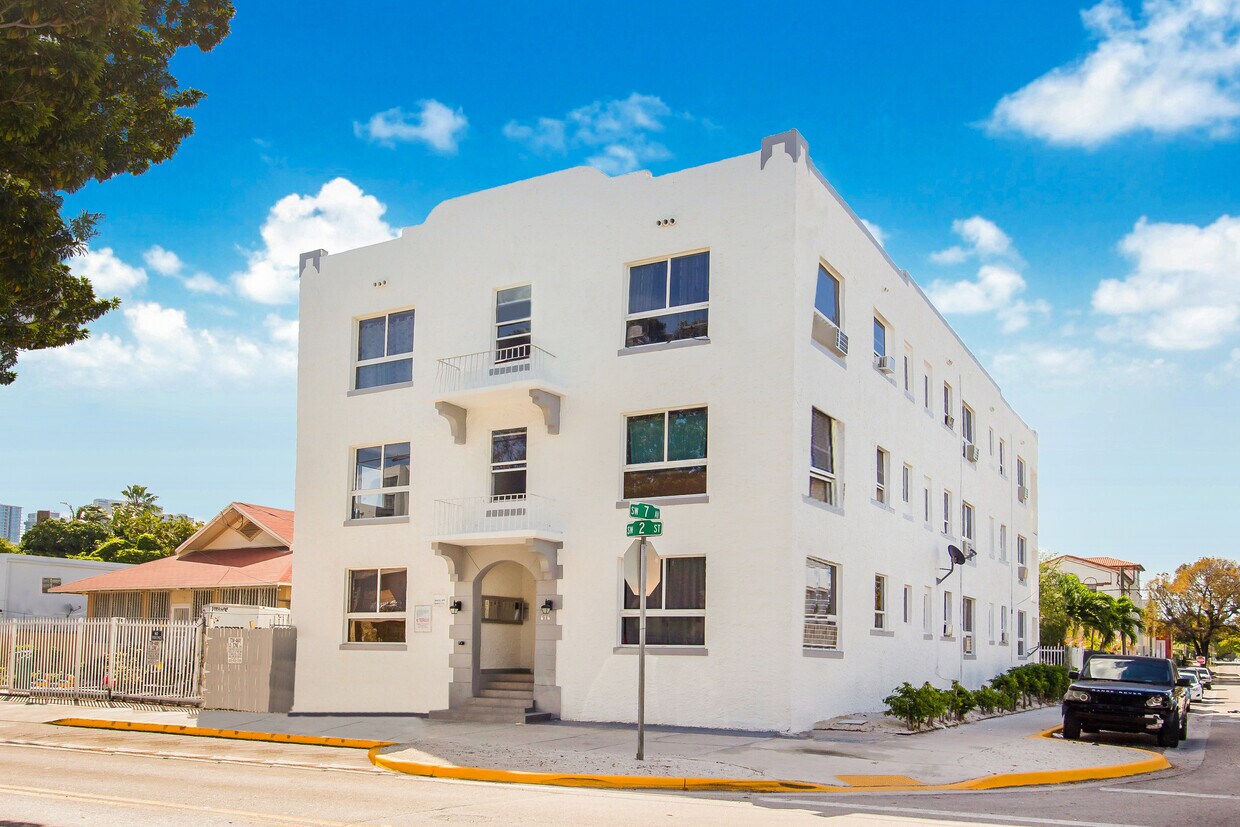 Primary Photo - 676 SW 2nd St