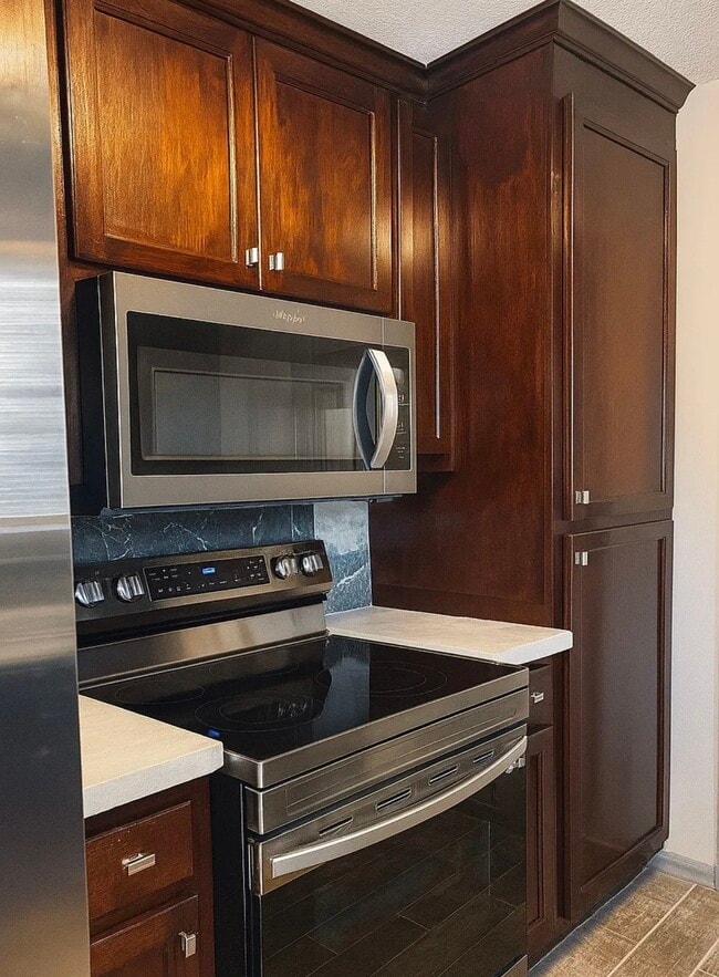 Building Photo - 105 Belle Flower Ct