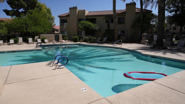 Foto del edificio - 4925 E Desert Cove Ave