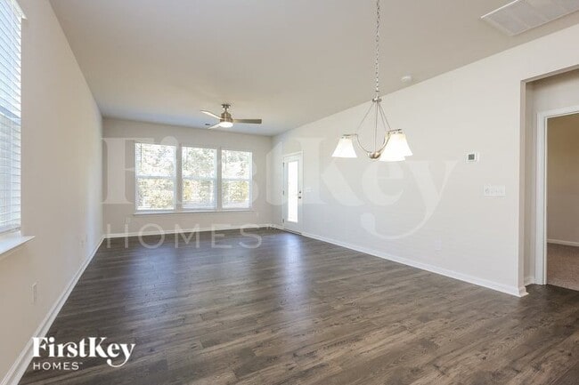 Building Photo - 534 Hillpark Ln