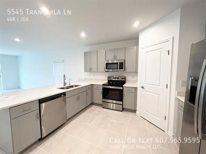 Building Photo - 5545 Tranquila Ln