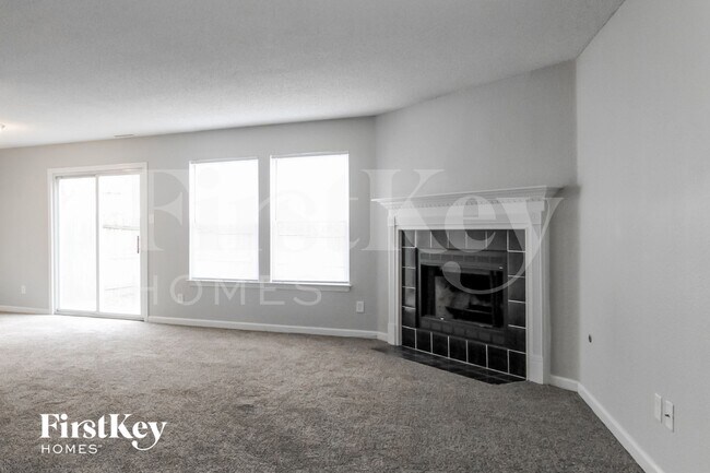 Foto del edificio - 5980 Redcliff S Ln