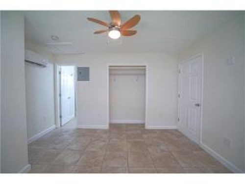 Building Photo - 1009 NE 17th Ct