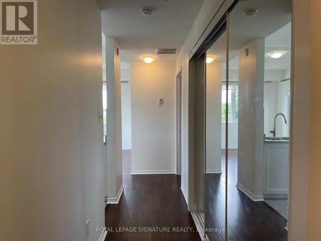 Building Photo - 3055 Thomas St