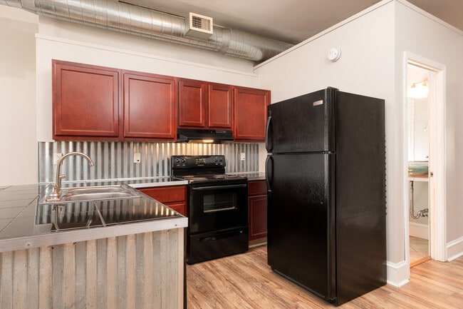 Building Photo - 5409 Lansdowne Ave