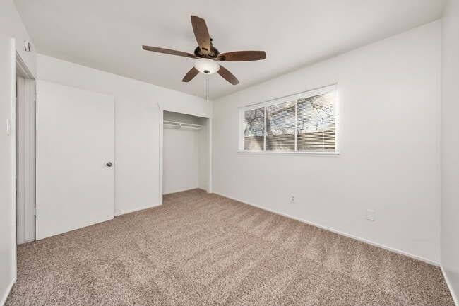 Foto del edificio - 517 Elkhorn Blvd