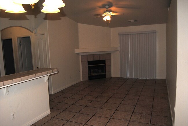 Foto del edificio - 328 Sherman Peak Dr