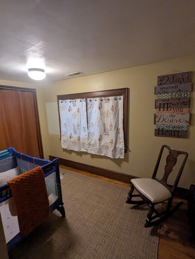 Building Photo - 4 bedroom 2 bath house in Blacksburg VA