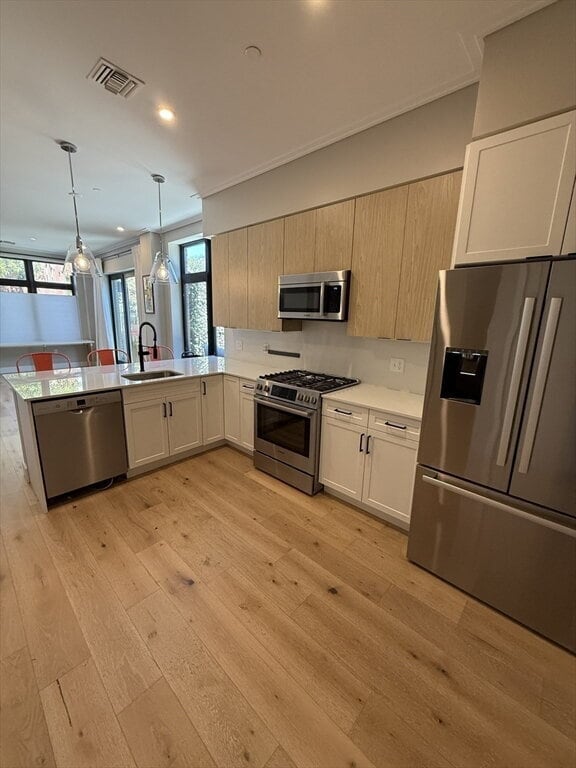 "Charming 1-Bed Boston Retreat with Granite Touches, Cozy Fireplace & Hardwood Elegance!" - "Charming 1-Bed Boston Retreat with Granite Touches, Cozy Fireplace & Hardwood Elegance!" Apartment