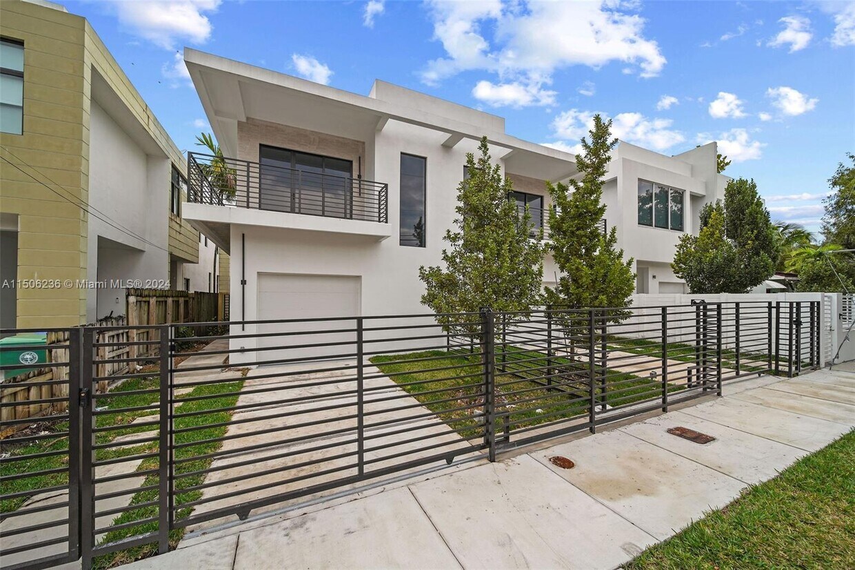 Foto principal - 3235 Percival Ave