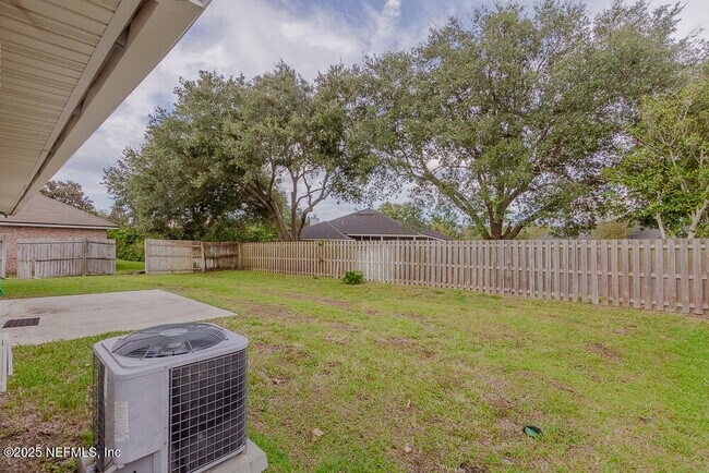 Foto del edificio - 4393 Pebble Brook Dr