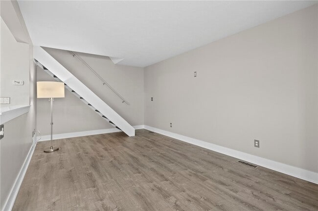 Building Photo - 34 Arrowhead Way S