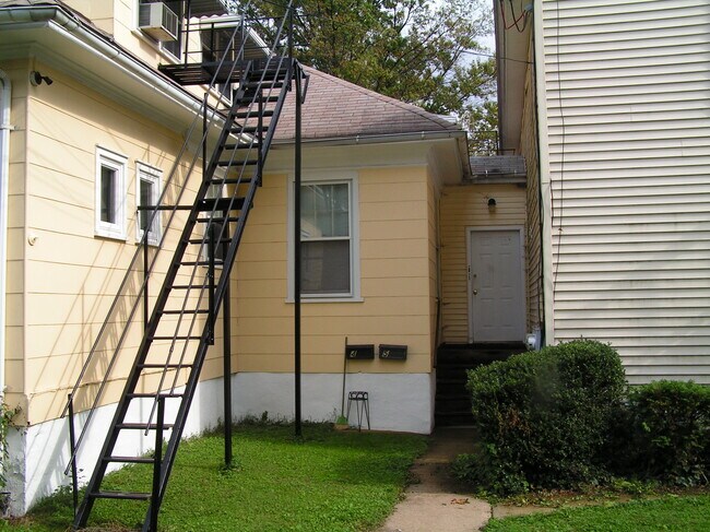 Entrance to Apartment 4 - 815 Rosedale Ave