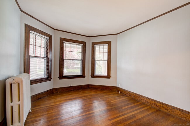 Building Photo - 36 Maplewood Ave