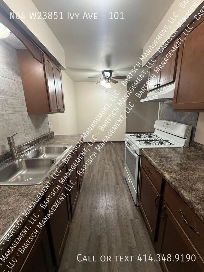 Foto del edificio - N64 W23851 Ivy Ave-101