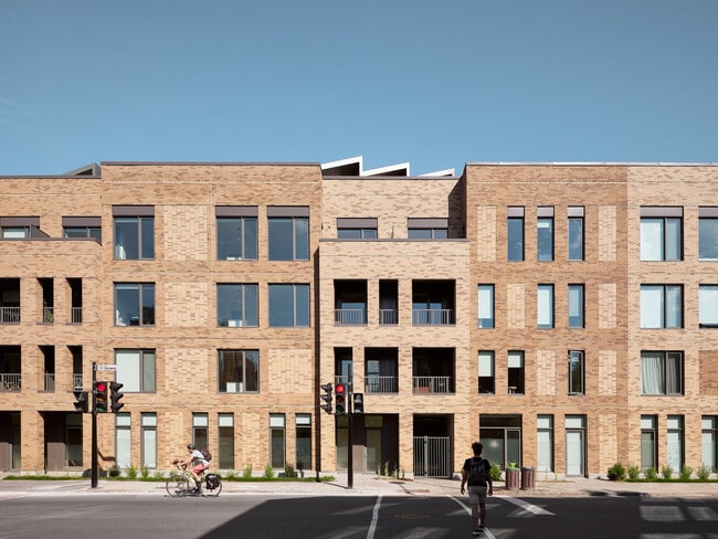 Building Photo - Mellem Ville-Marie