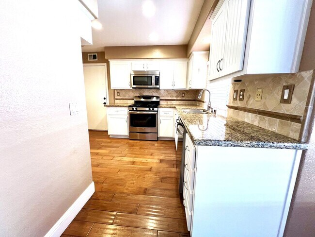 Foto del edificio - Beautiful 4 Bedroom, 2.5 Bath Single Famil...