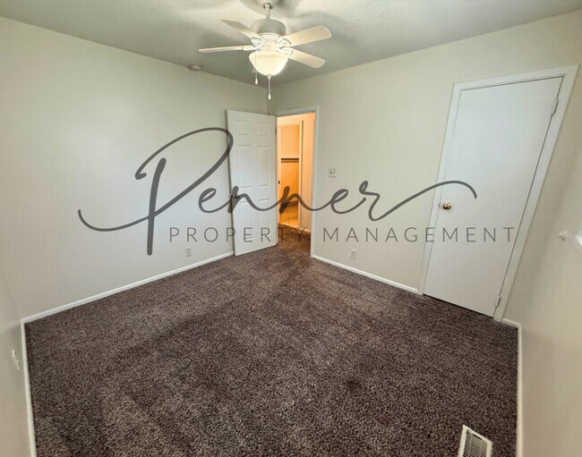 Foto del edificio - 1421 Osage Trail St