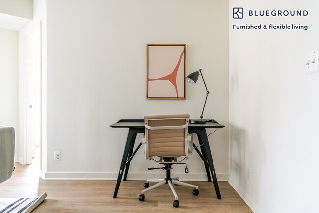 Foto del edificio - 4650 Washington Blvd