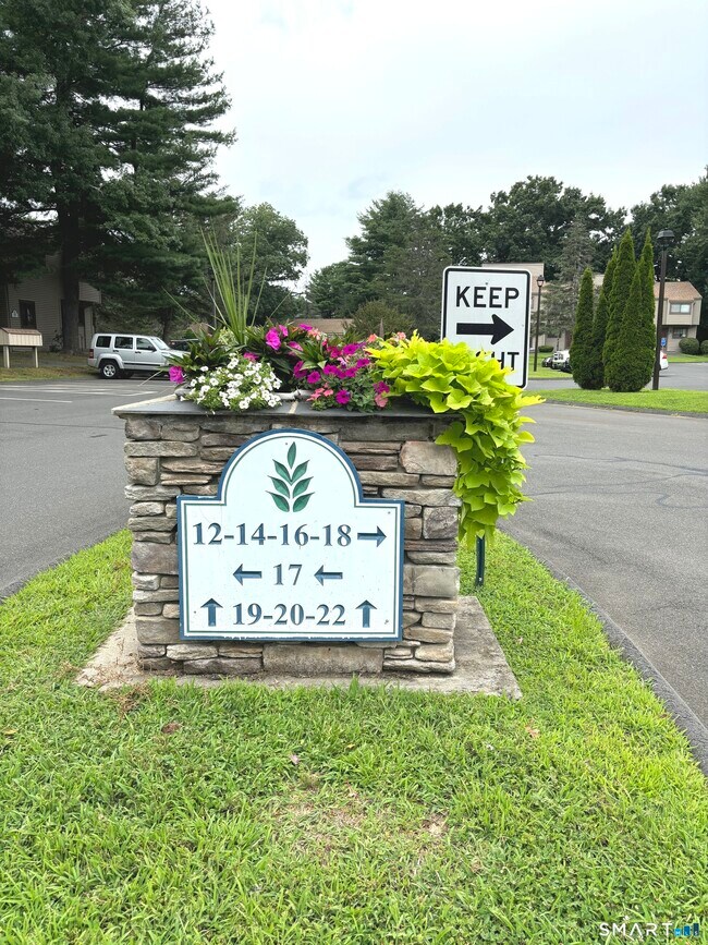 Foto del edificio - 20 Greenbriar Dr