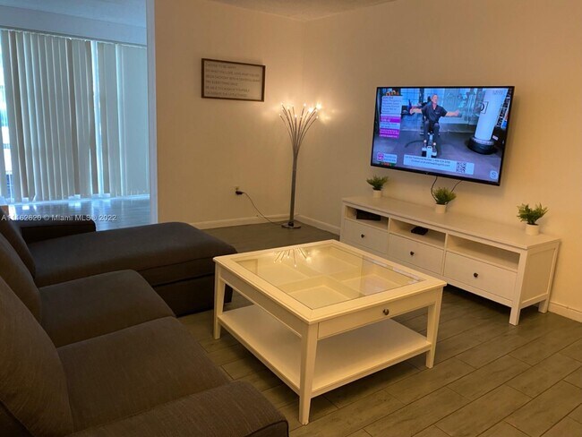 Foto del edificio - 17570 Atlantic Blvd