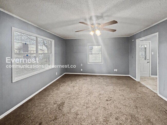 Foto del edificio - 3 Bed, 2 Bath Home with Fenced Yard / Pet-Friendly / Vouchers Accepted / Available Now!