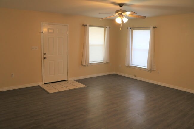 Building Photo - 7480 Autumn Trace Blvd