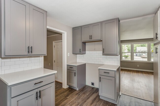 Foto del edificio - Three Bed for March move in!