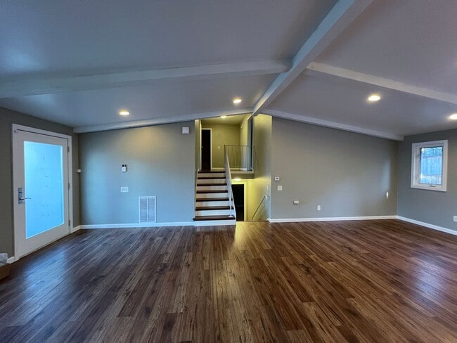 Building Photo - 3 Bedroom 2.5 Bath in Desirable Renton Fairwood Greens