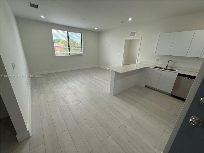 Foto del edificio - 1091 E 17th St