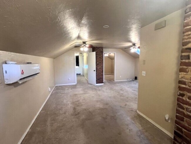 Building Photo - Jefferson 3-Plex