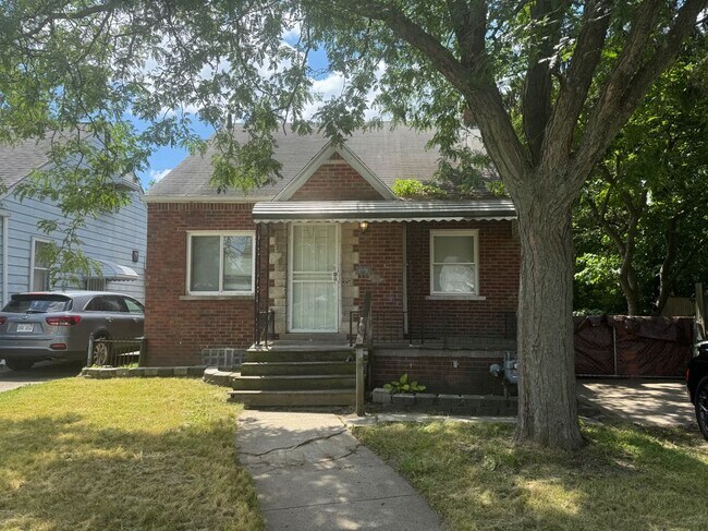 Foto del edificio - 15872 Fairmount Dr