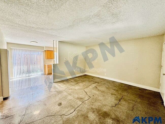 Foto del edificio - 6634 N El Dorado St