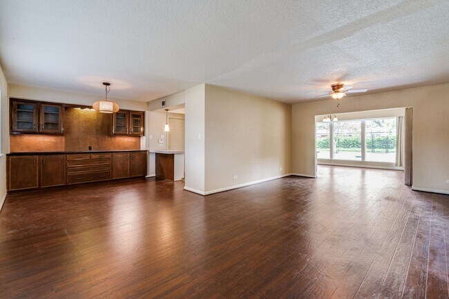 Building Photo - 3-Bedroom in Shearer Hills