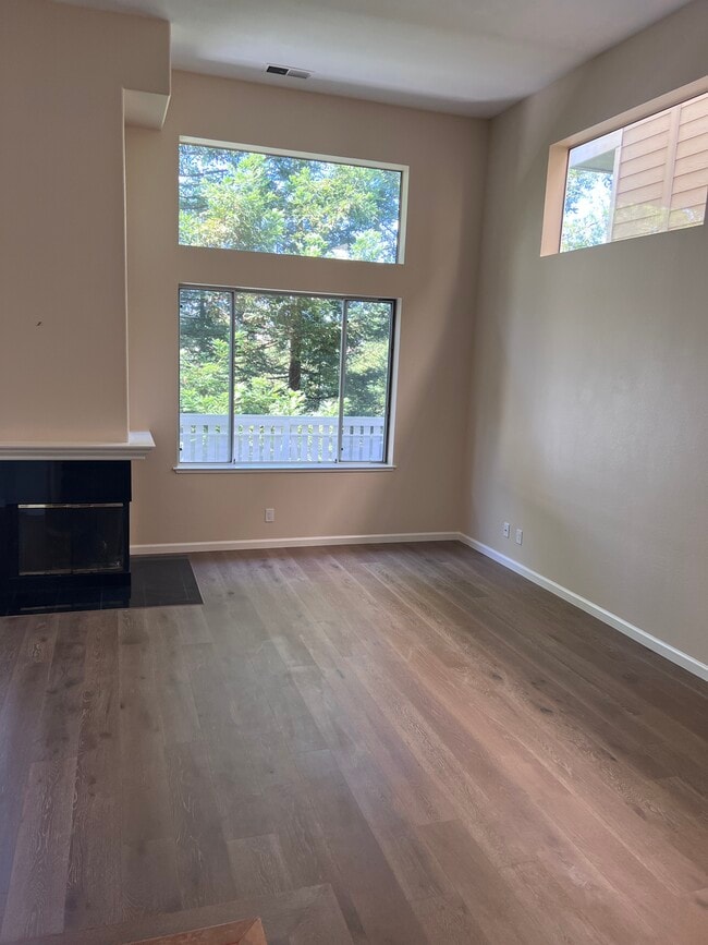 Foto del edificio - 2116 Thistle Ct