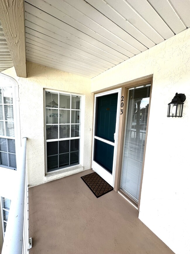 Building Photo - 204 Silver Lake Dr