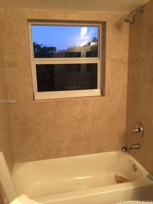 Foto del edificio - 3090 Coral Springs Dr