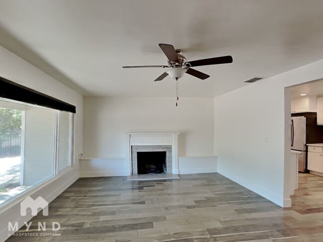Building Photo - 2428 Drayton Dr