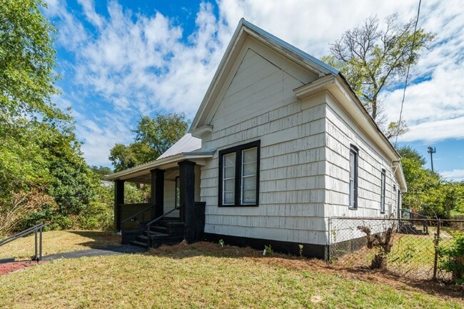 Building Photo - 233 Alder Ave