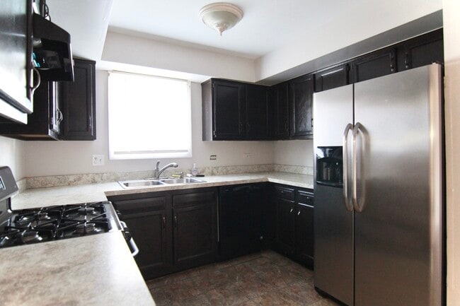 Kitchen - 306 Danbury Dr
