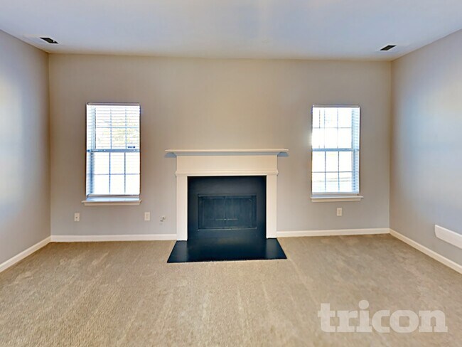 Foto del edificio - 12755 N Hill Dr